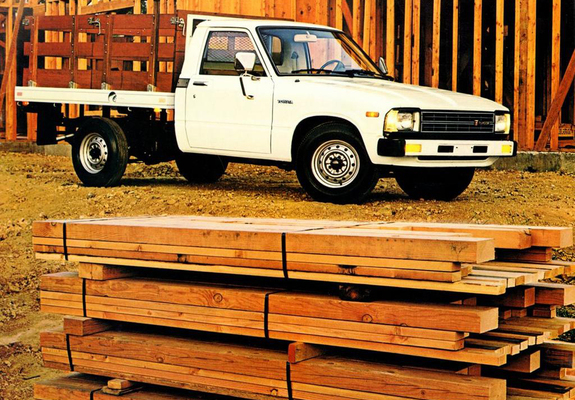 Toyota Truck Cab/Chassis 2WD (RN44) 1982–83 wallpapers