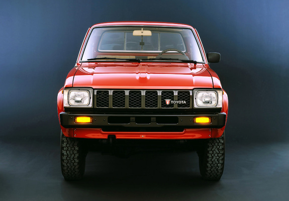 Toyota Deluxe Long Truck 4WD (RN48) 1982–83 wallpapers
