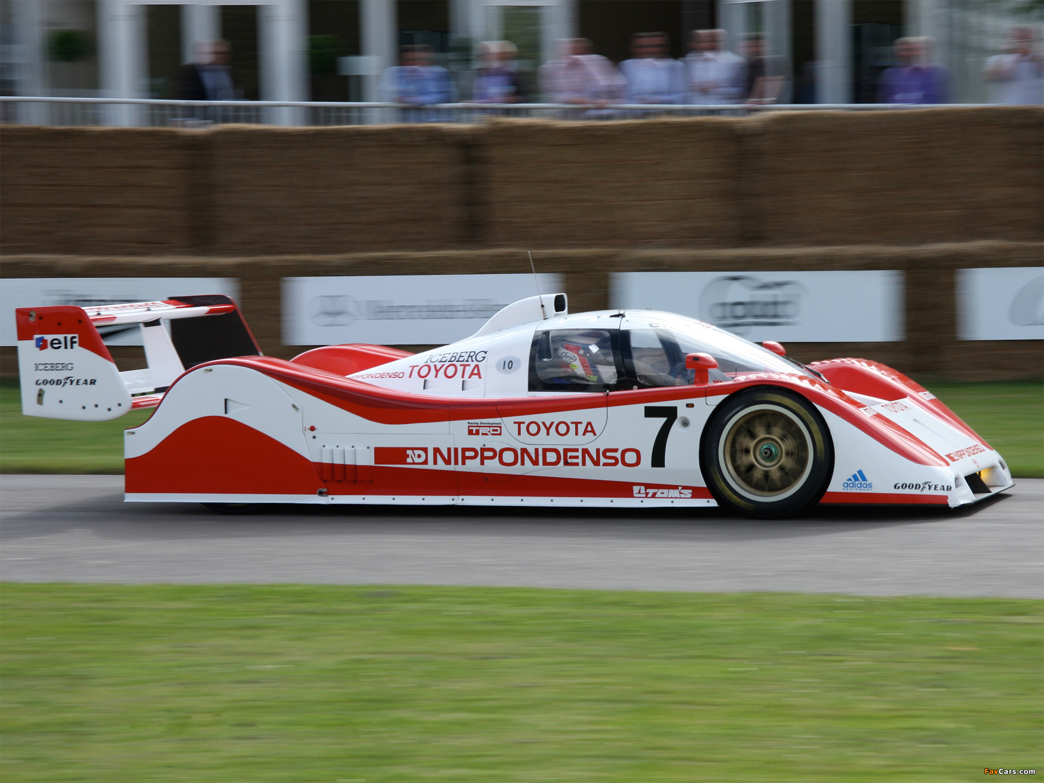 Images of Toyota TS010 1991–92 (2048 x 1536)