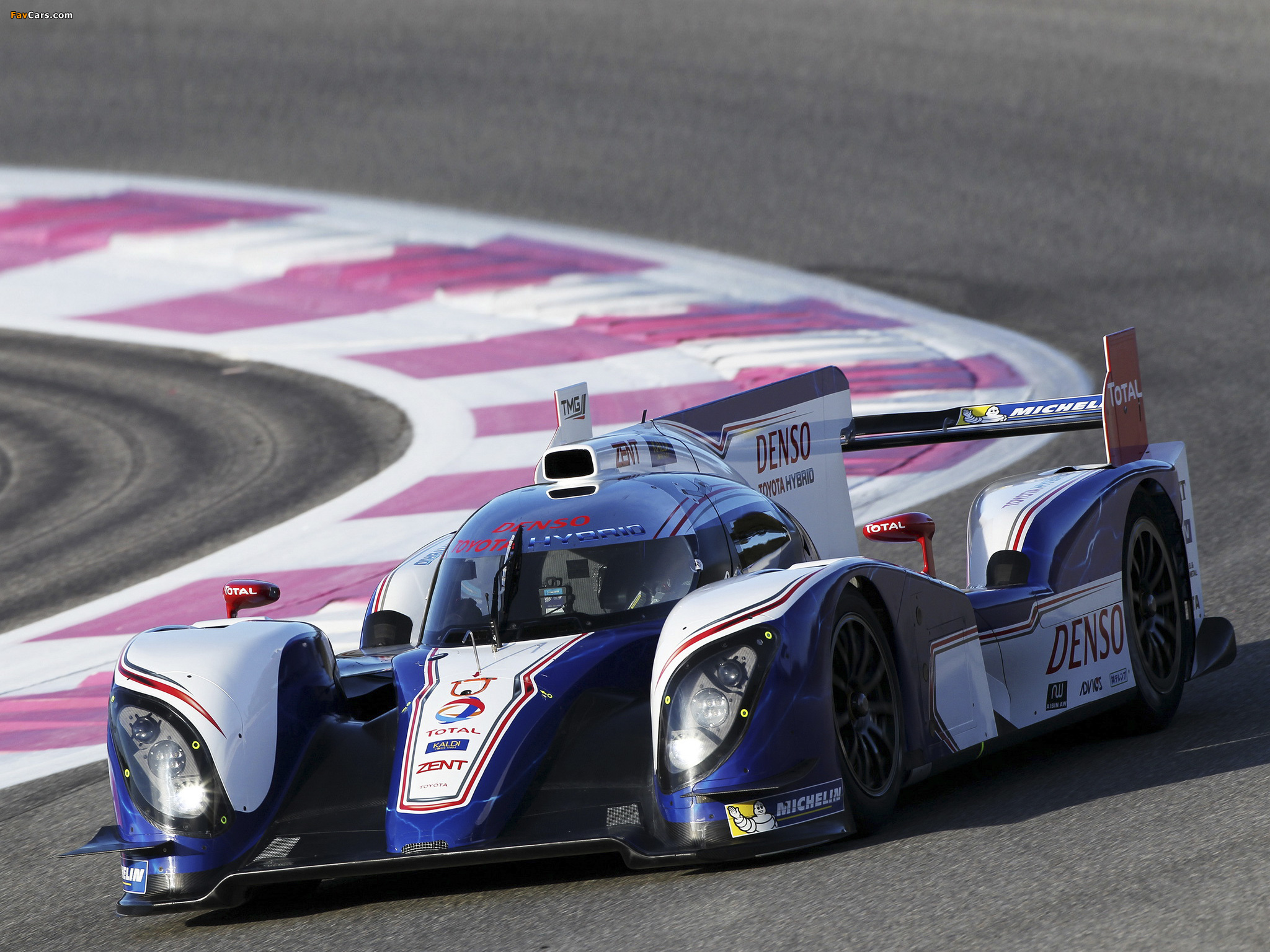 Images of Toyota TS030 Hybrid 2012 (2048 x 1536)