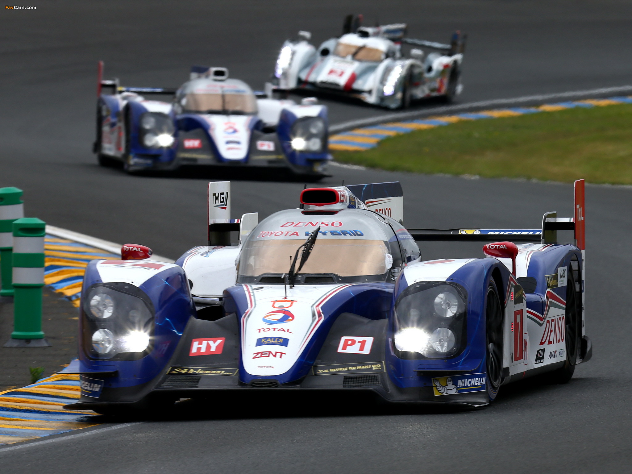 Images of Toyota TS030 Hybrid 2013 (2048 x 1536)