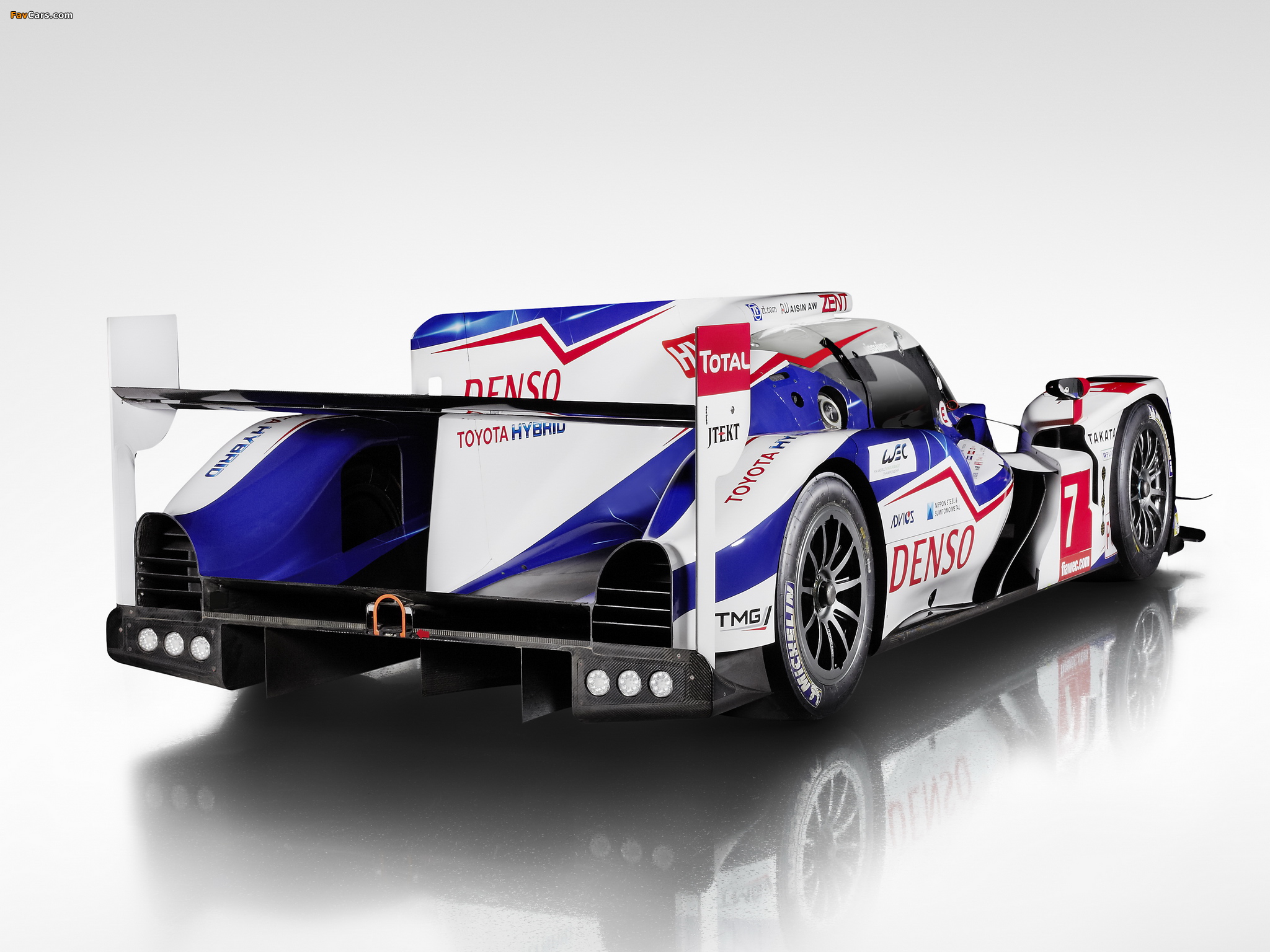Images of Toyota TS040 Hybrid 2014 (2048 x 1536)