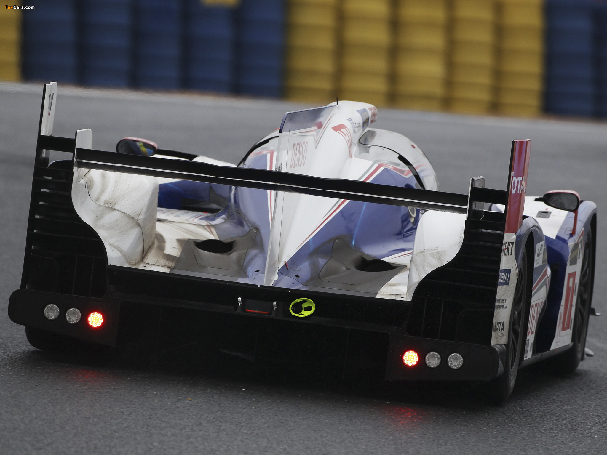 Pictures of Toyota TS030 Hybrid 2013 (2048 x 1536)