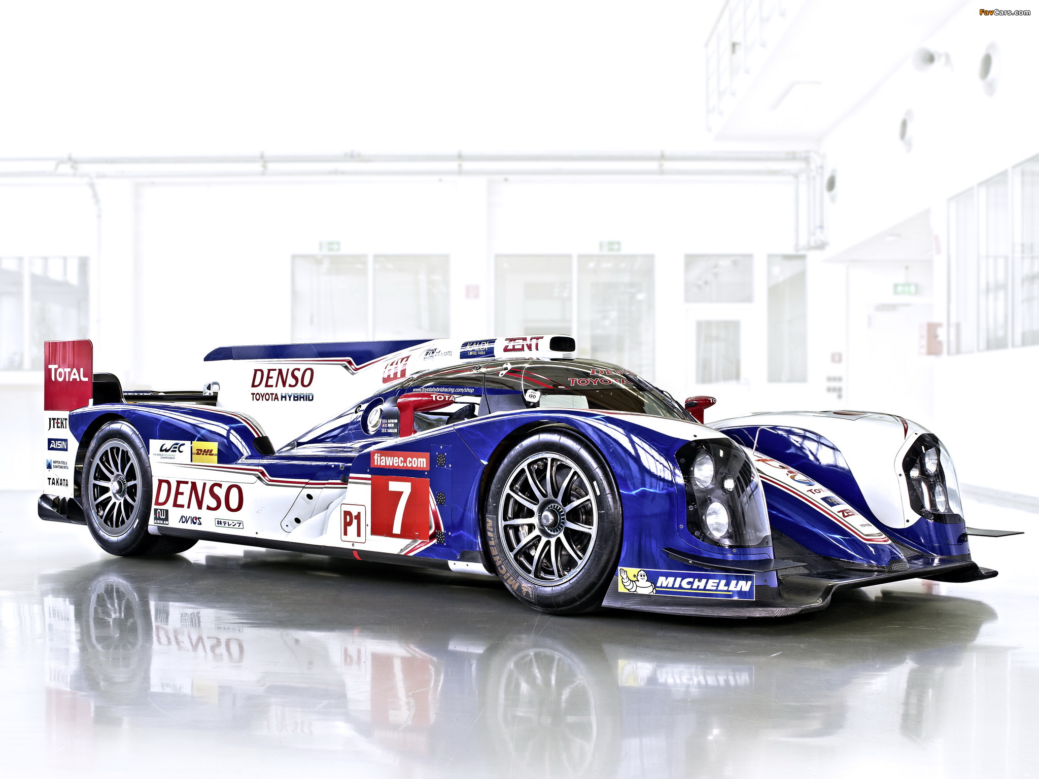 Pictures of Toyota TS030 Hybrid 2013 (2048 x 1536)
