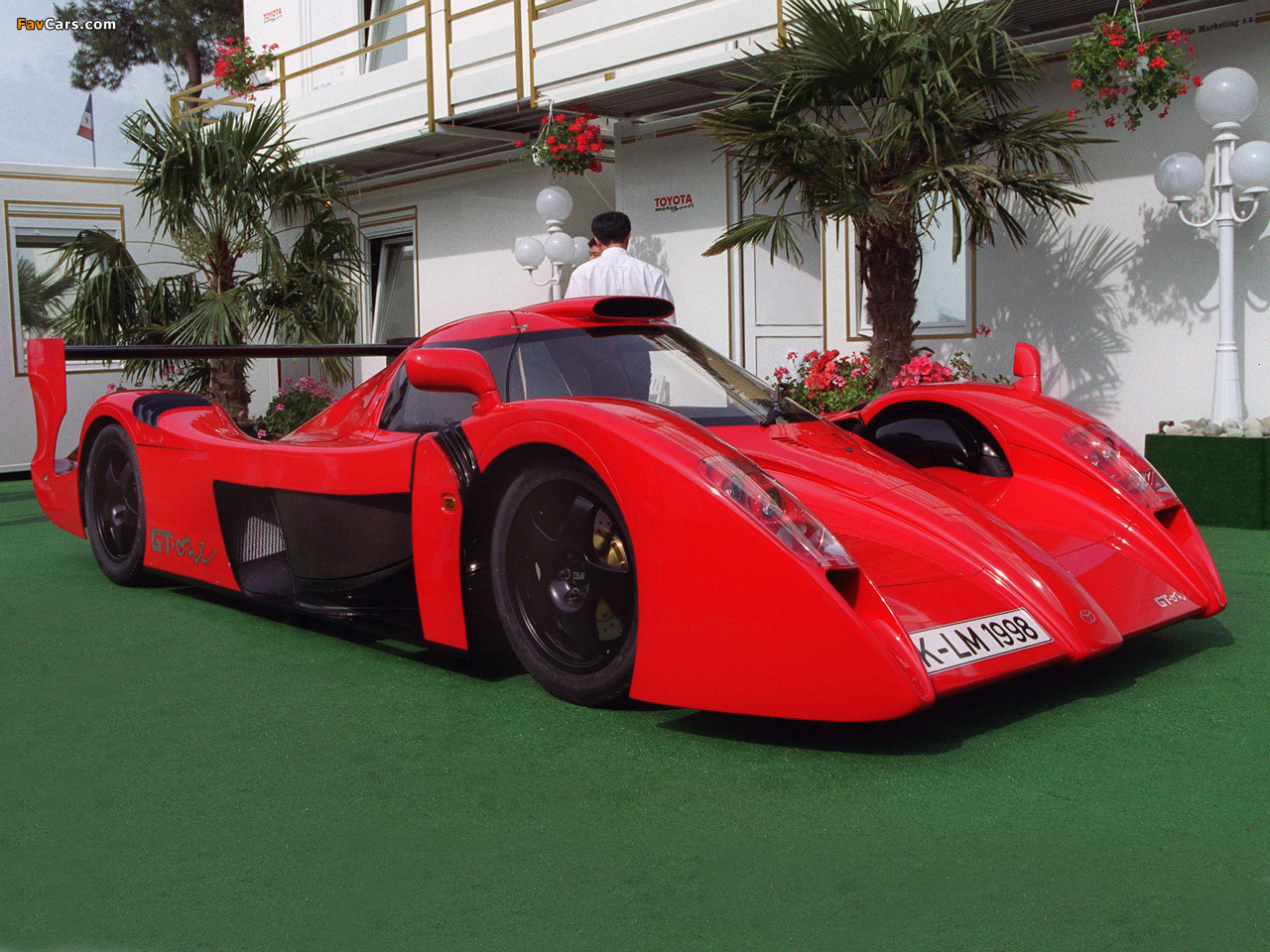 Toyota GT-One Road Version (TS020) 1998 photos (1280 x 960)