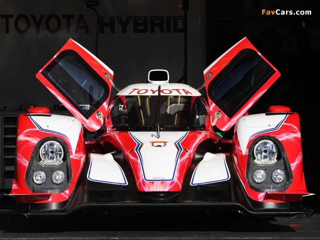 Toyota TS030 Hybrid Test Car 2012 photos (640 x 480)