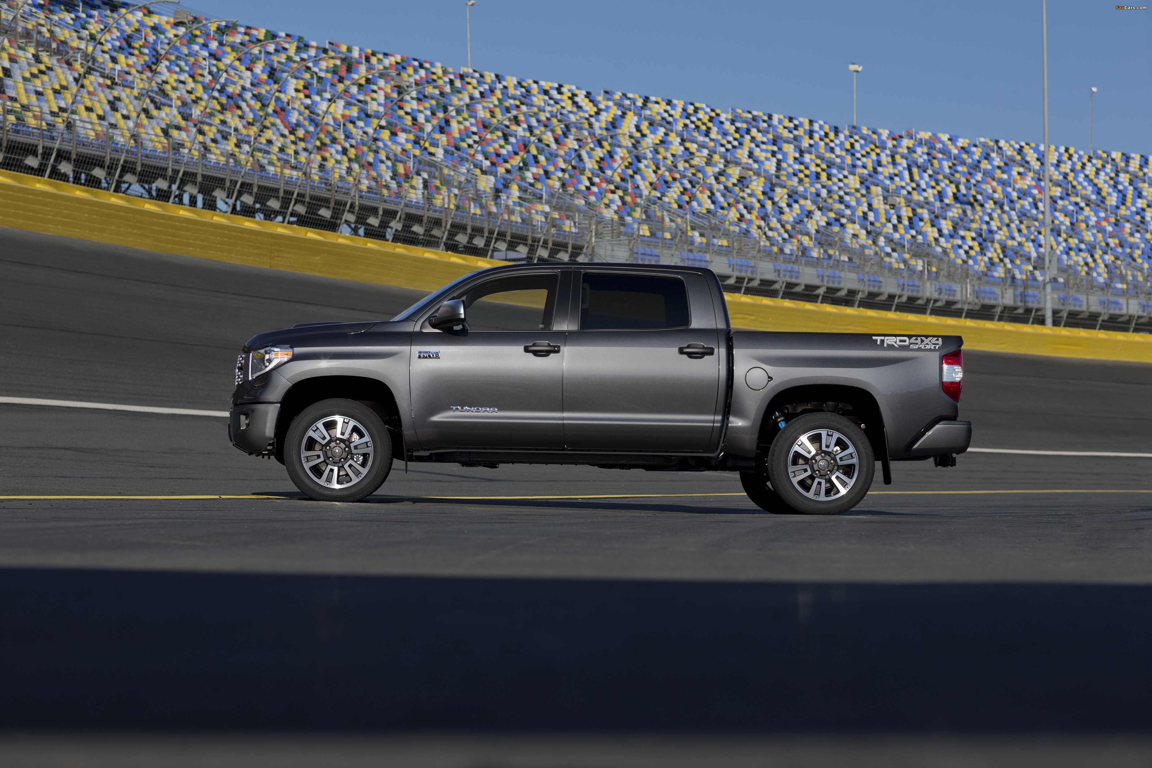 Images of Toyota Tundra TRD Sport CrewMax 2017 (3722 x 2481)