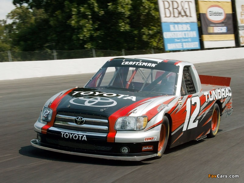 Photos of Toyota Tundra NASCAR Craftsman Series Truck 2004–06 (800 x 600)