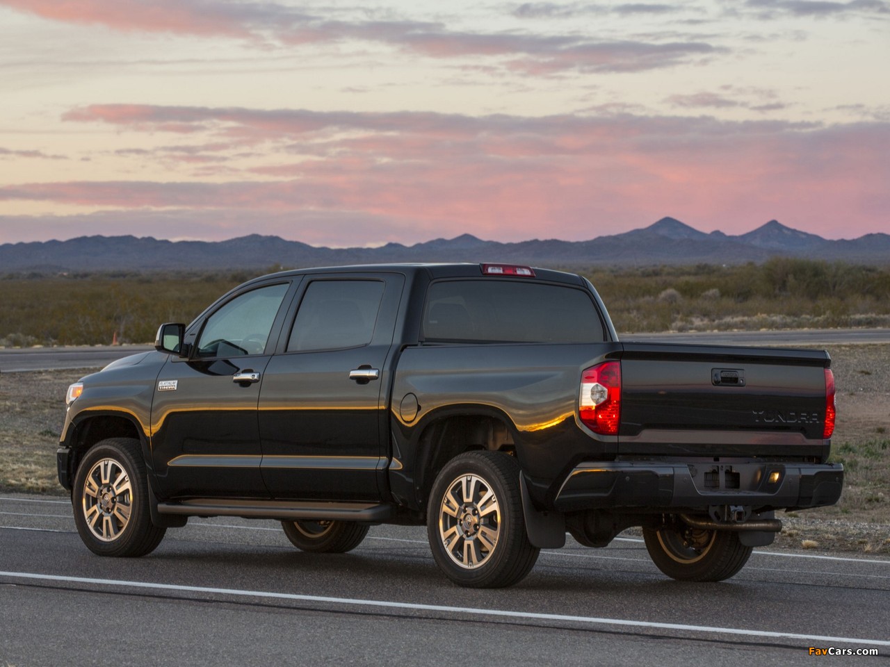 Photos of Toyota Tundra CrewMax Platinum Package 2013 (1280 x 960)