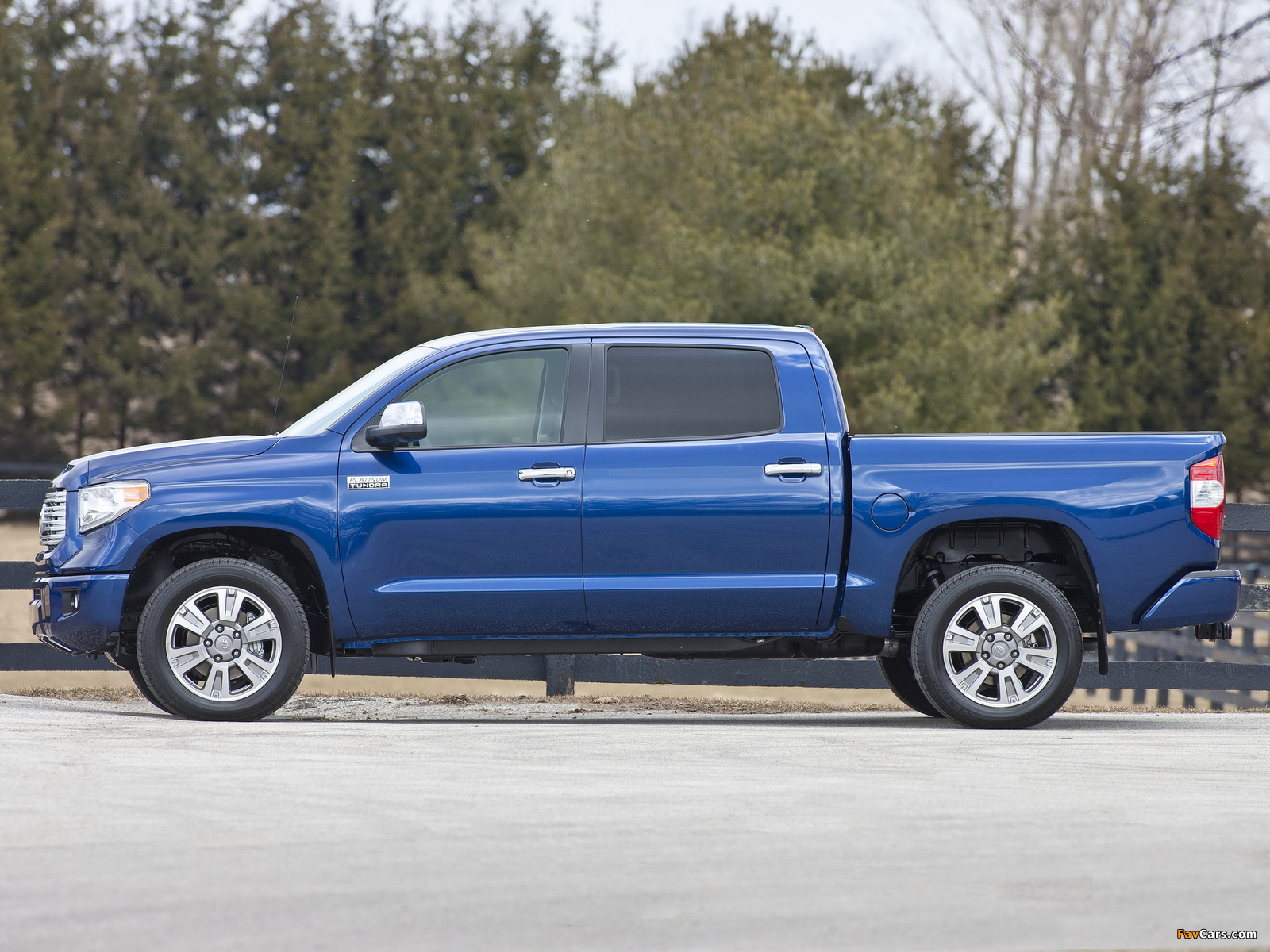 Photos of Toyota Tundra CrewMax Platinum Package 2013 (1600 x 1200)