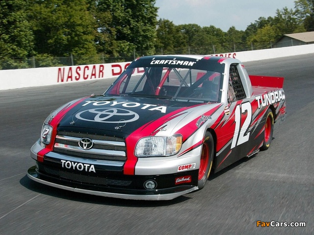 Pictures of Toyota Tundra NASCAR Craftsman Series Truck 2004–06 (640 x 480)