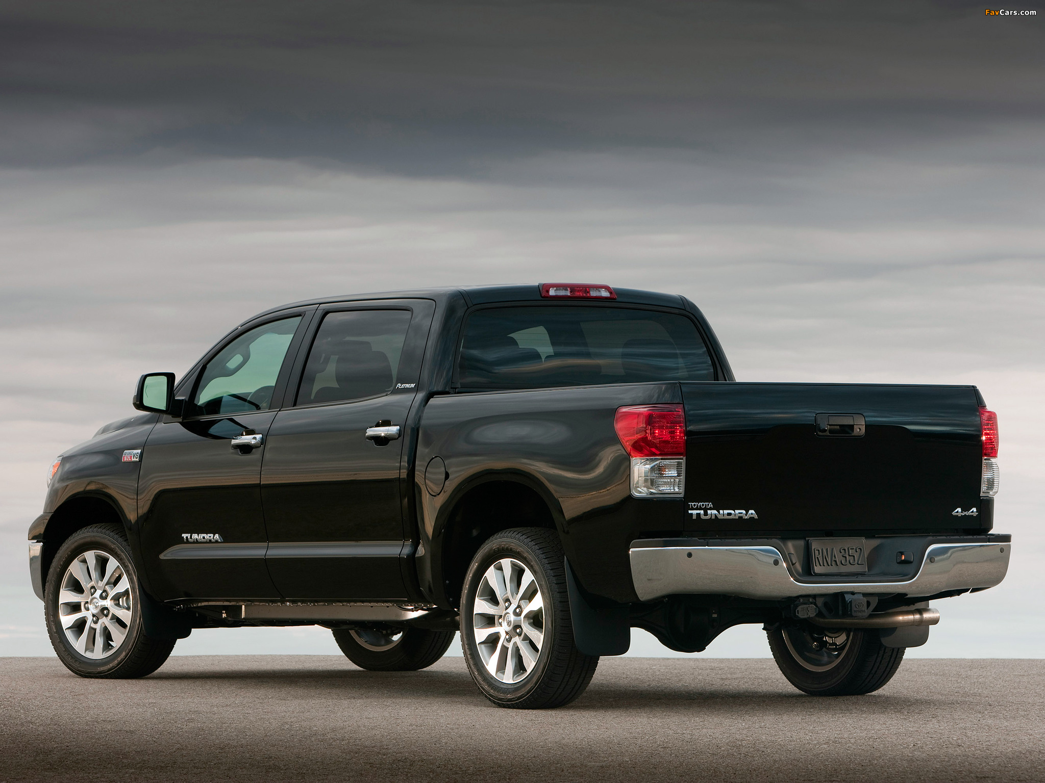 Toyota Tundra CrewMax Platinum Package 2009–13 images (2048 x 1536)