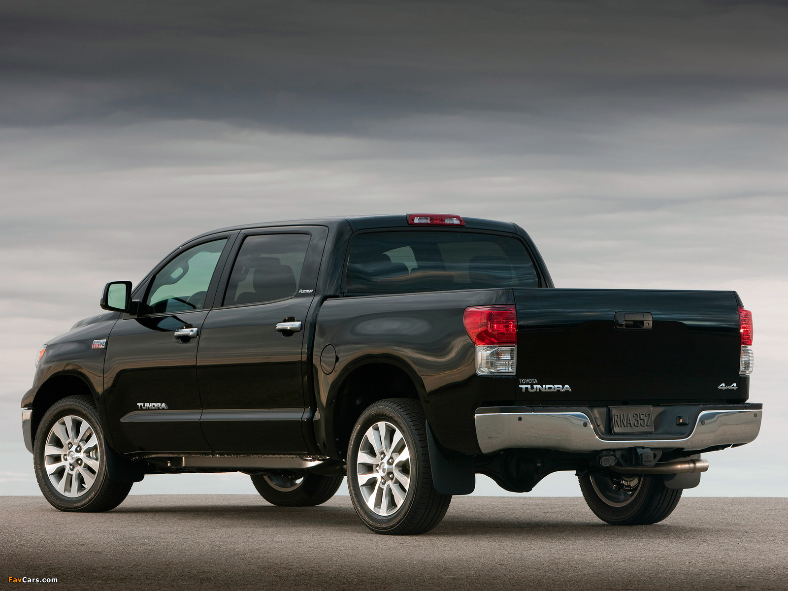 Toyota Tundra CrewMax Platinum Package 2009–13 images (1600 x 1200)