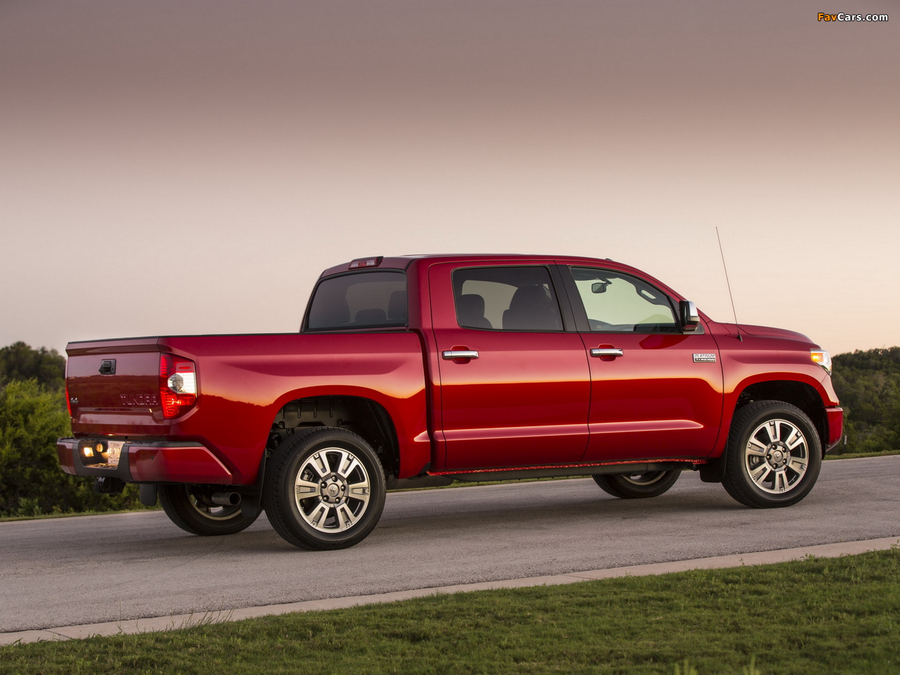 Toyota Tundra CrewMax Platinum Package 2013 photos (1280 x 960)