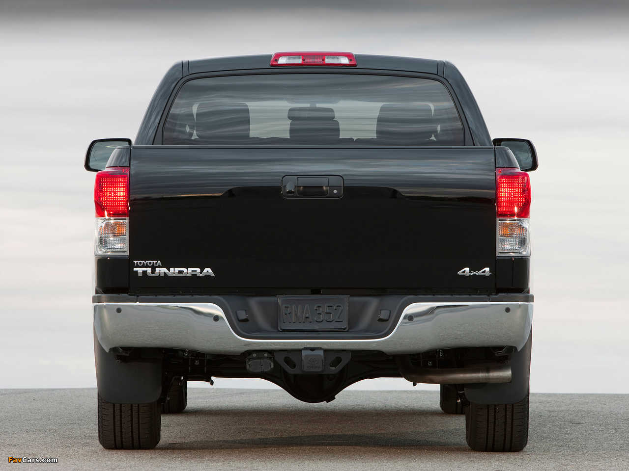 Toyota Tundra CrewMax Platinum Package 2009–13 wallpapers (1280 x 960)