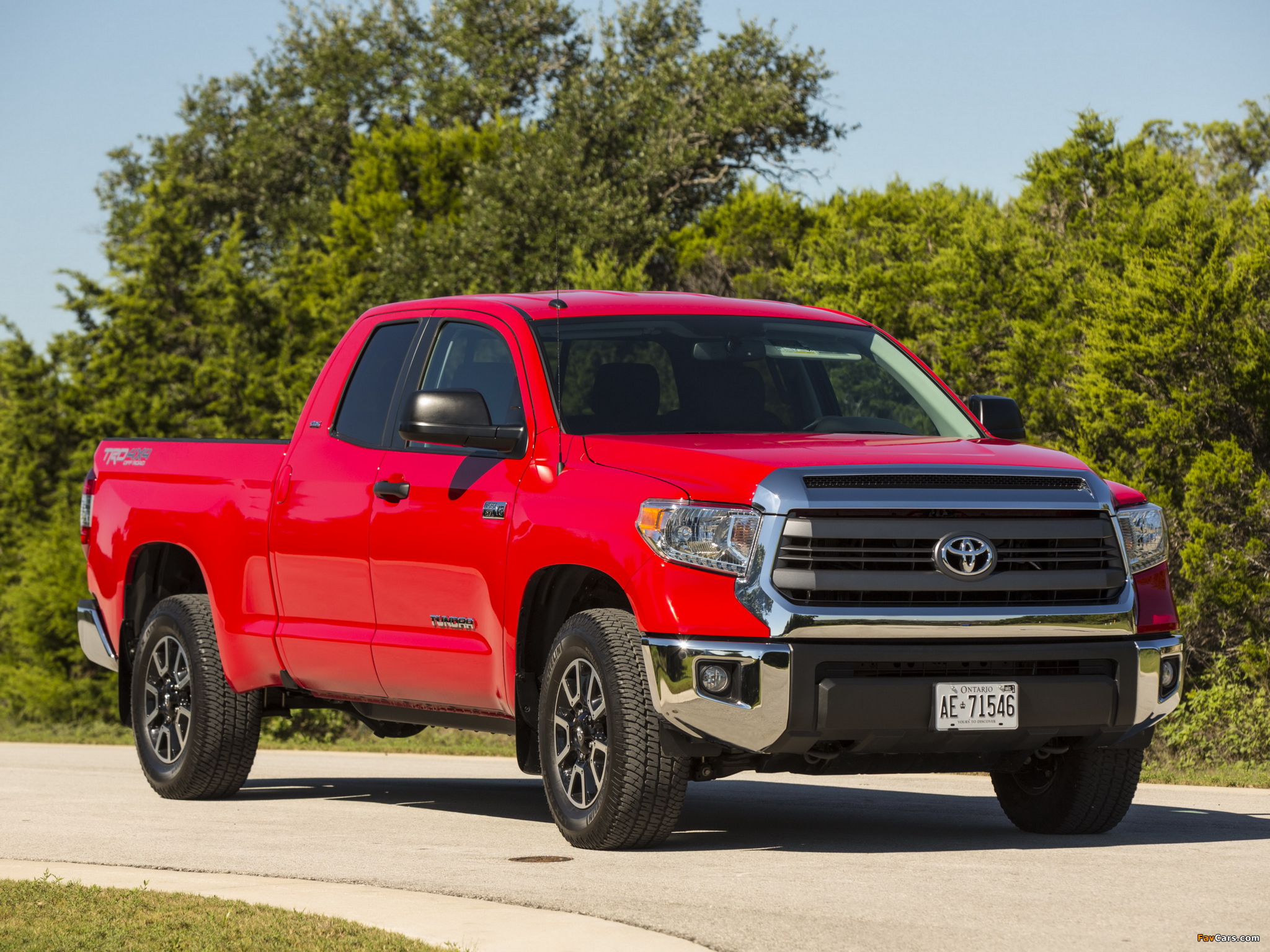 TRD Toyota Tundra Double Cab SR5 2013 wallpapers (2048 x 1536)