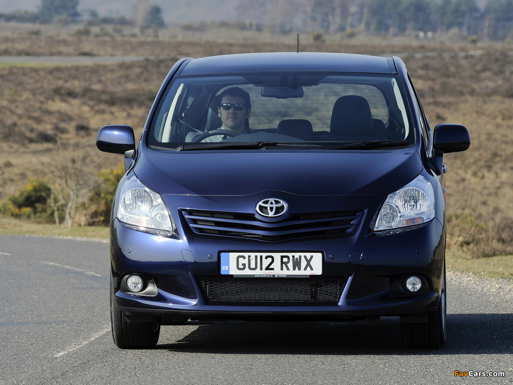 Images of Toyota Verso UK-spec 2009–13 (1024 x 768)