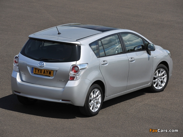 Images of Toyota Verso UK-spec 2009–13 (640 x 480)