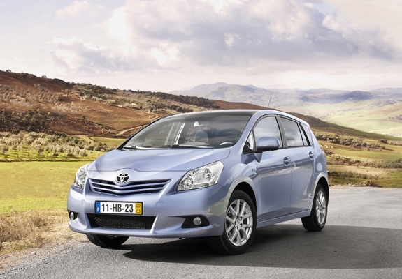 Images of Toyota Verso 2009