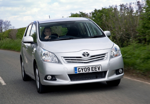 Photos of Toyota Verso UK-spec 2009–13