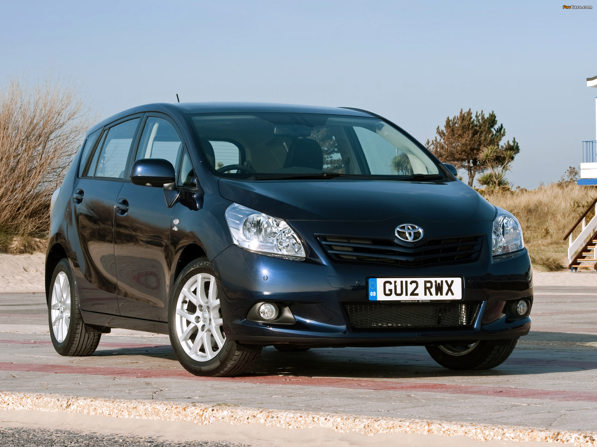 Pictures of Toyota Verso UK-spec 2009–13 (2048 x 1536)