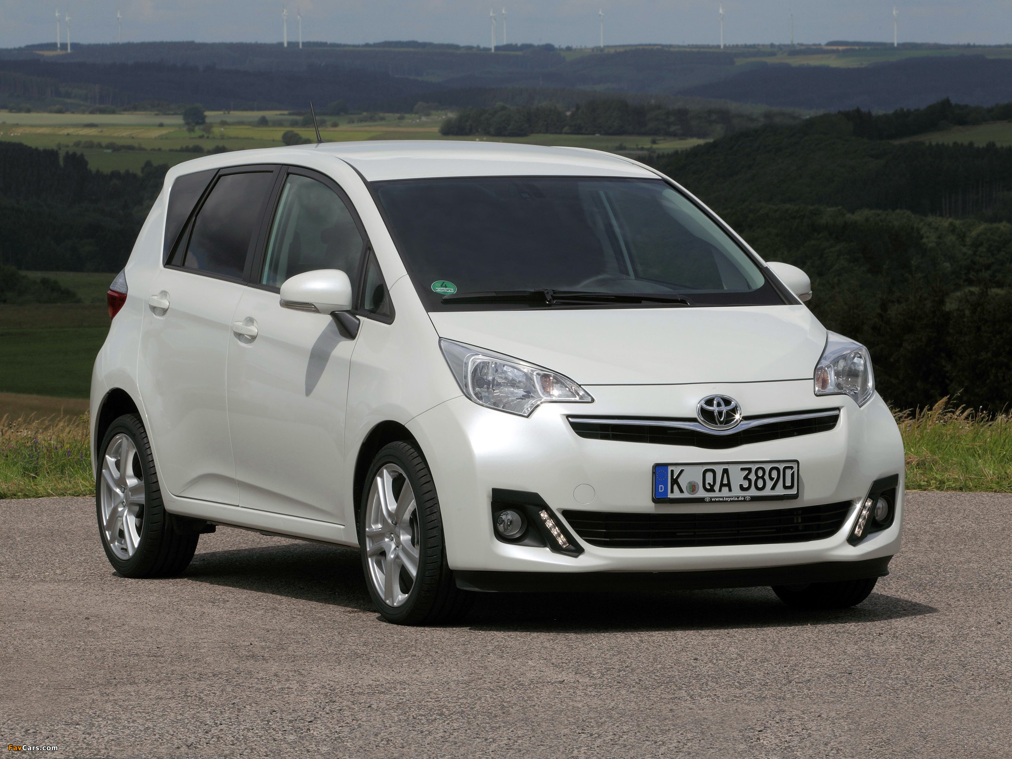 Pictures of Toyota Verso-S 2010 (2048 x 1536)