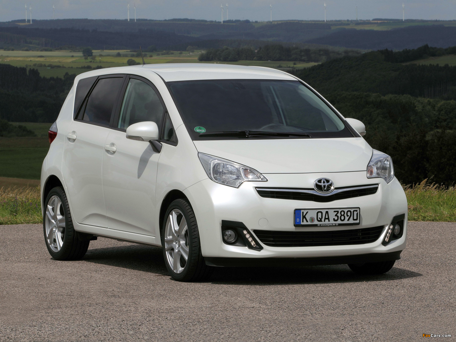 Pictures of Toyota Verso-S 2010 (1600 x 1200)