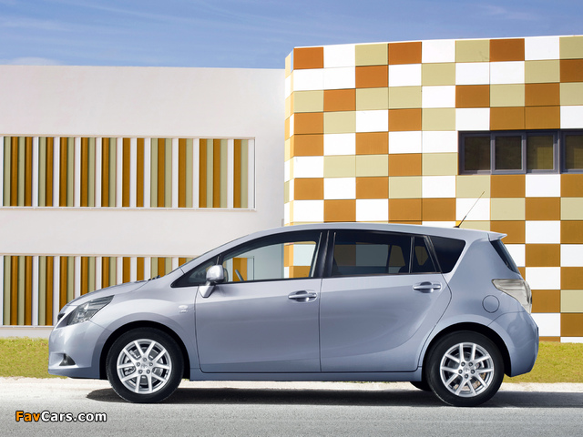 Toyota Verso 2009 images (640 x 480)