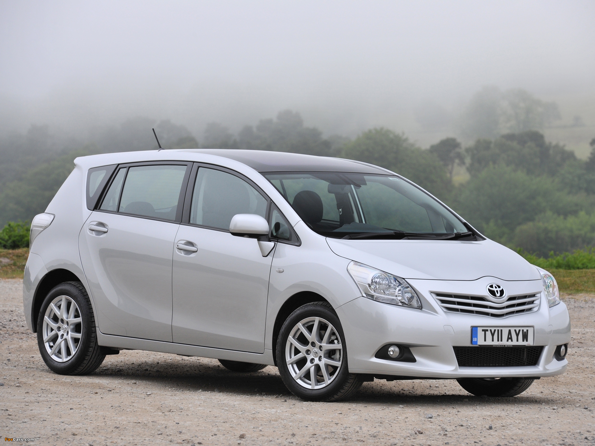 Toyota Verso UK-spec 2009–13 photos (2048 x 1536)