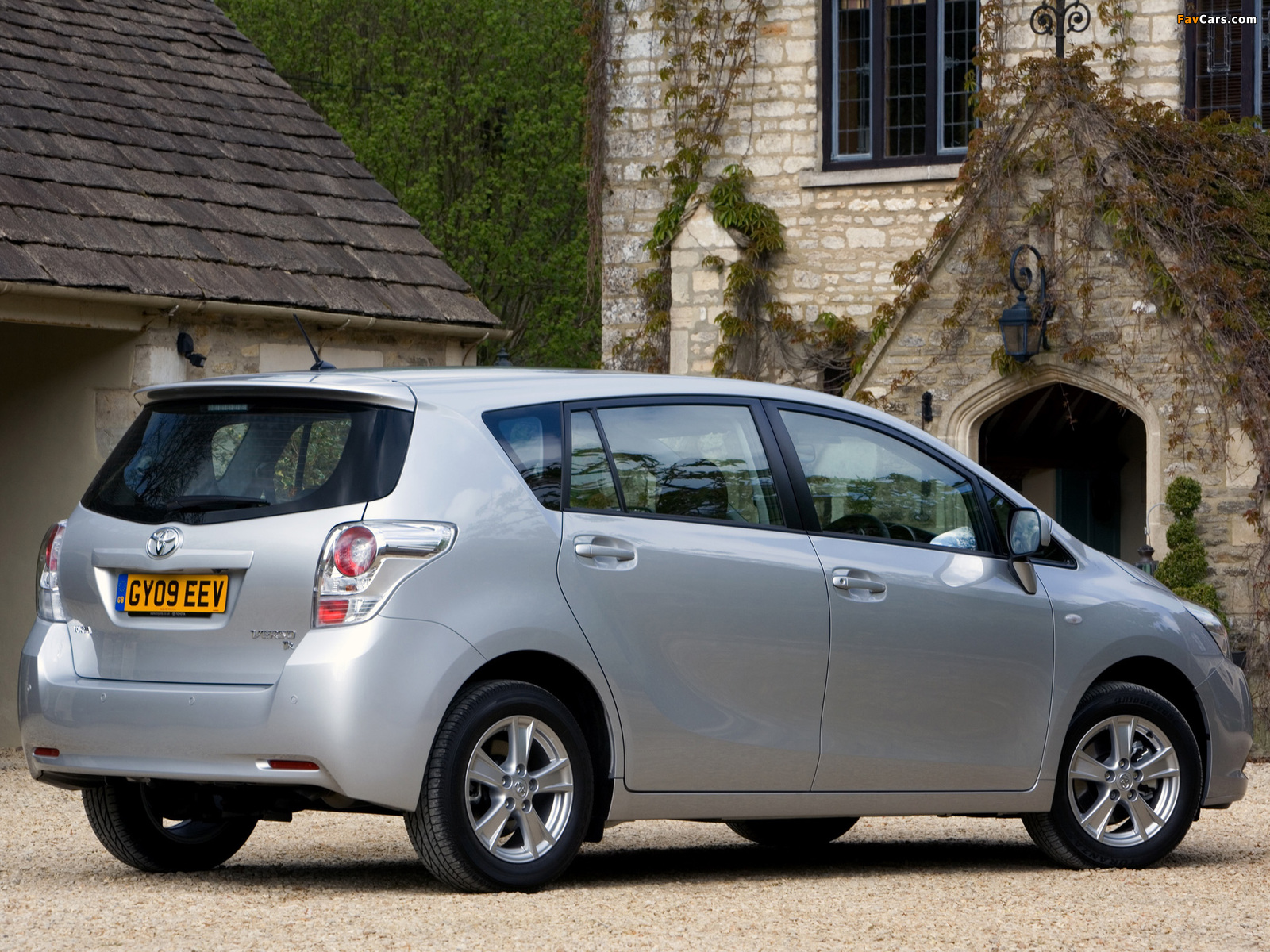 Toyota Verso UK-spec 2009–13 photos (1600 x 1200)