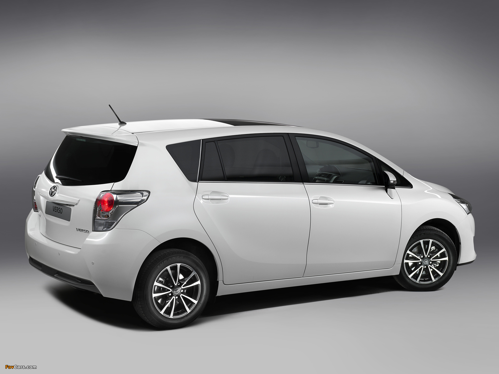 Toyota Verso 2012 images (1600 x 1200)