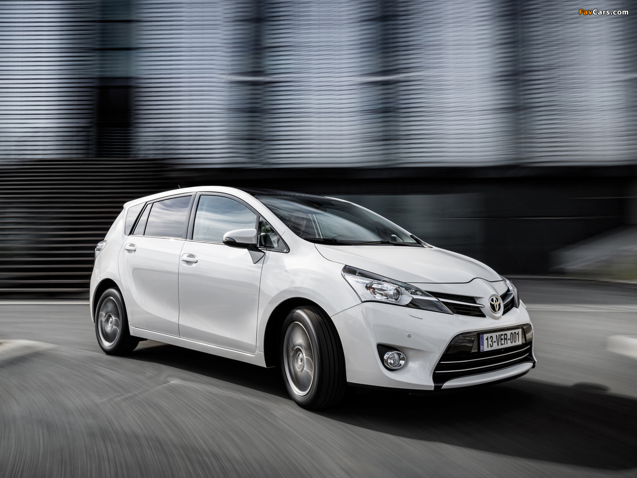 Toyota Verso 2012 images (1280 x 960)