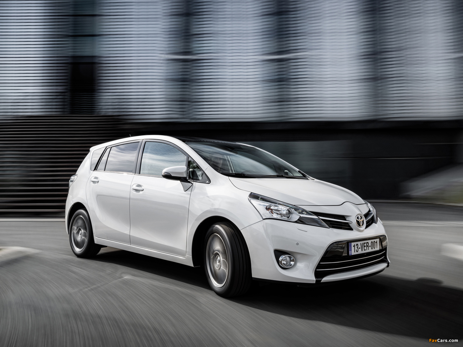 Toyota Verso 2012 images (1600 x 1200)