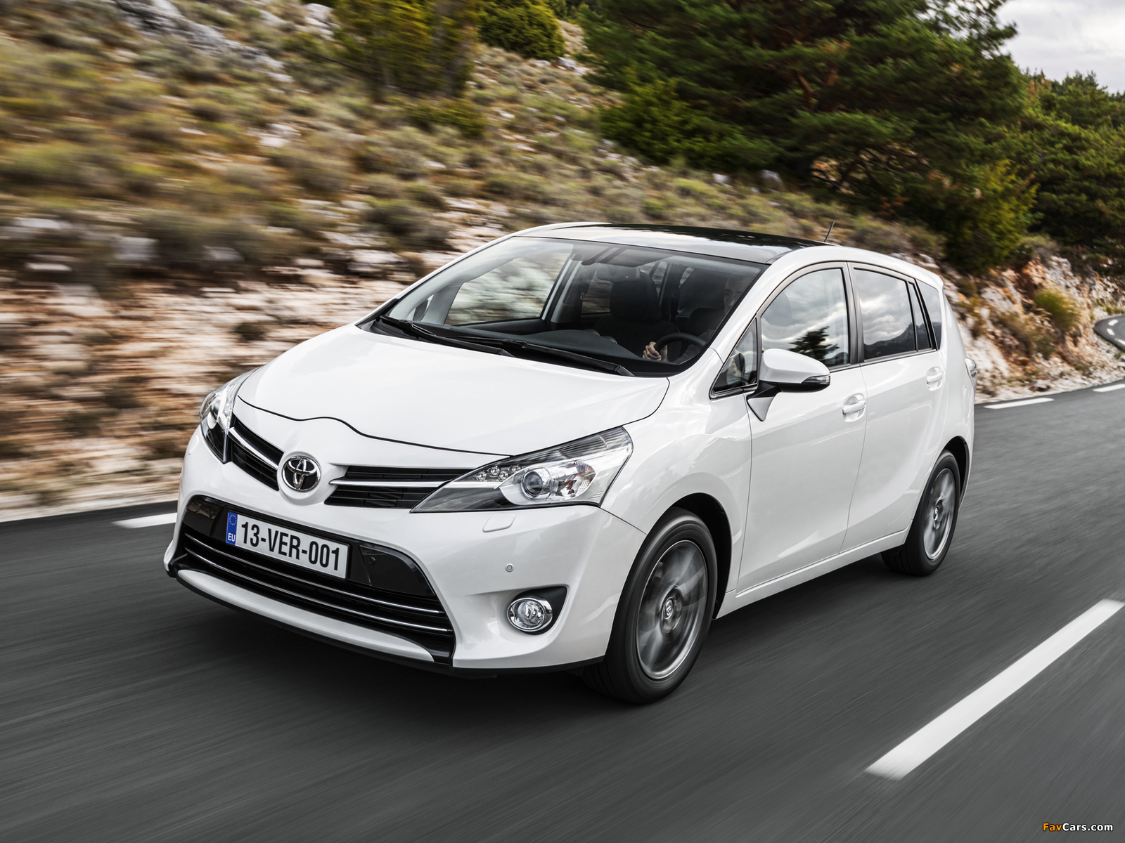 Toyota Verso 2012 pictures (1600 x 1200)