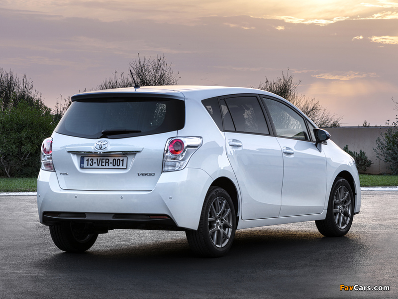 Toyota Verso 2012 wallpapers (800 x 600)