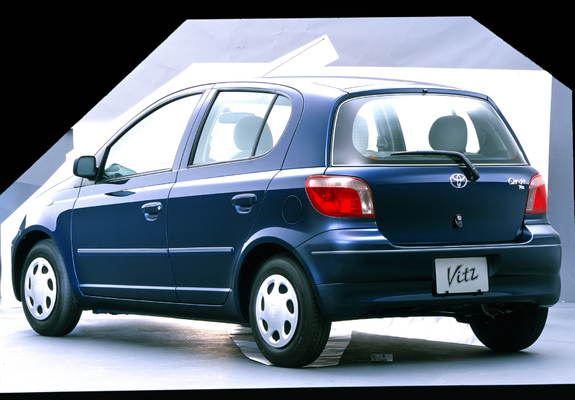 Images of Toyota Vitz Clavia 1999–2002