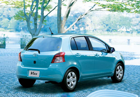 Images of Toyota Vitz 2005–07