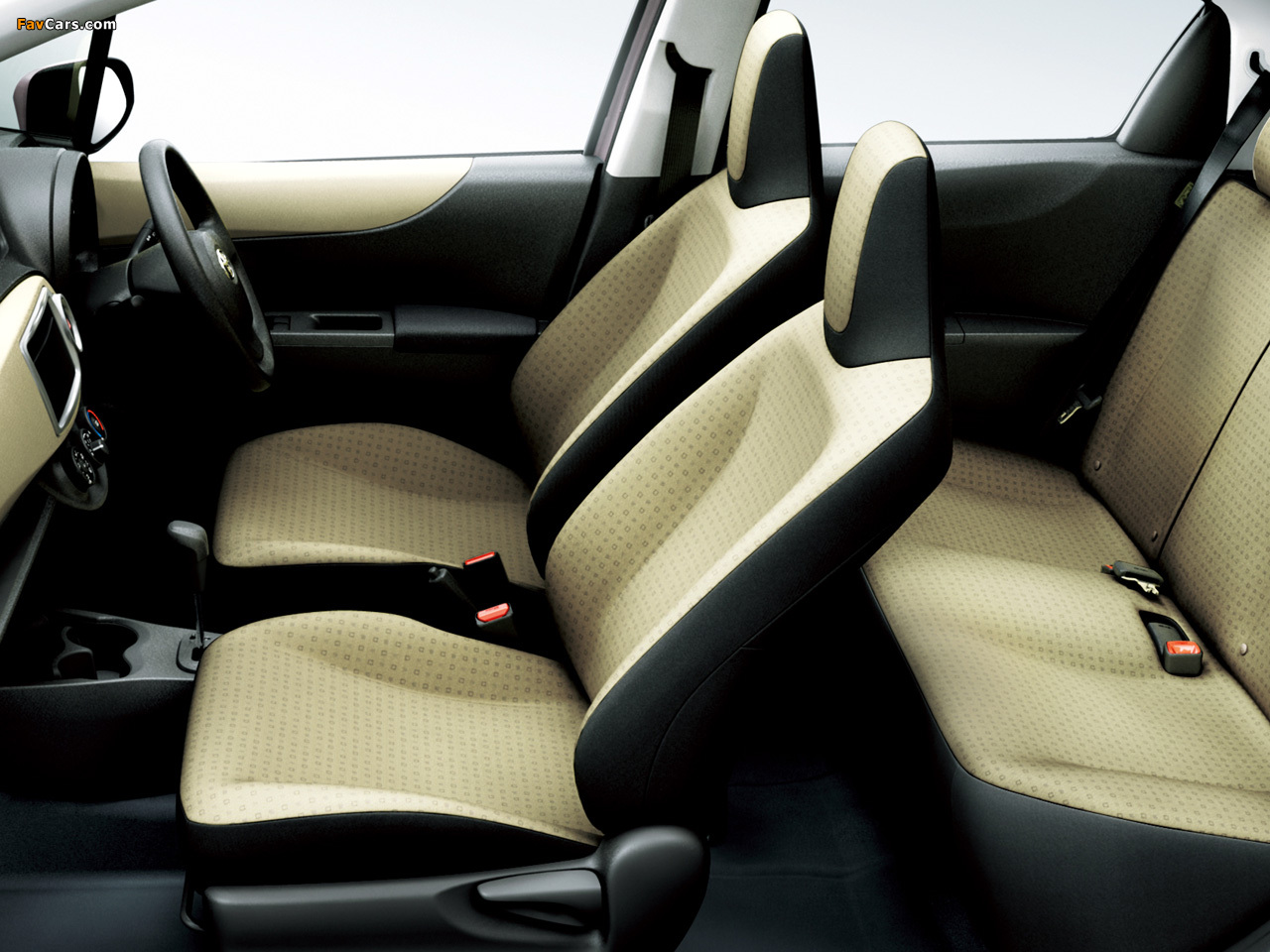 Images of Toyota Vitz 2010 (1280 x 960)