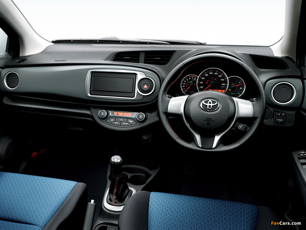 Images of Toyota Vitz RS (NCP131) 2010 (1024 x 768)