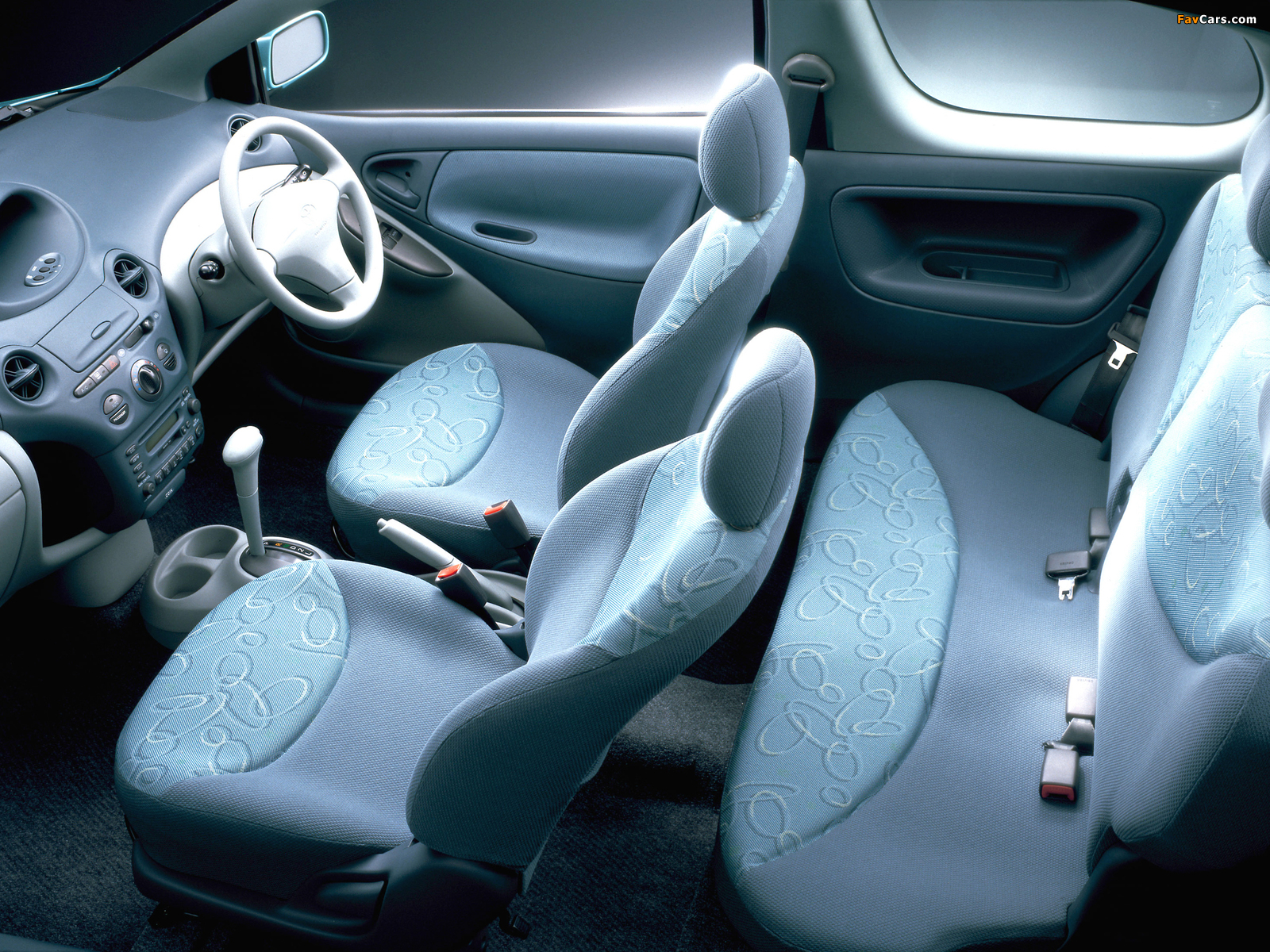 Photos of Toyota Vitz 3-door 1999–2001 (1600 x 1200)