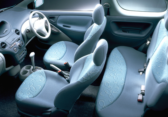 Photos of Toyota Vitz 3-door 1999–2001