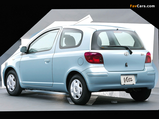 Photos of Toyota Vitz 3-door 2001–05 (640 x 480)