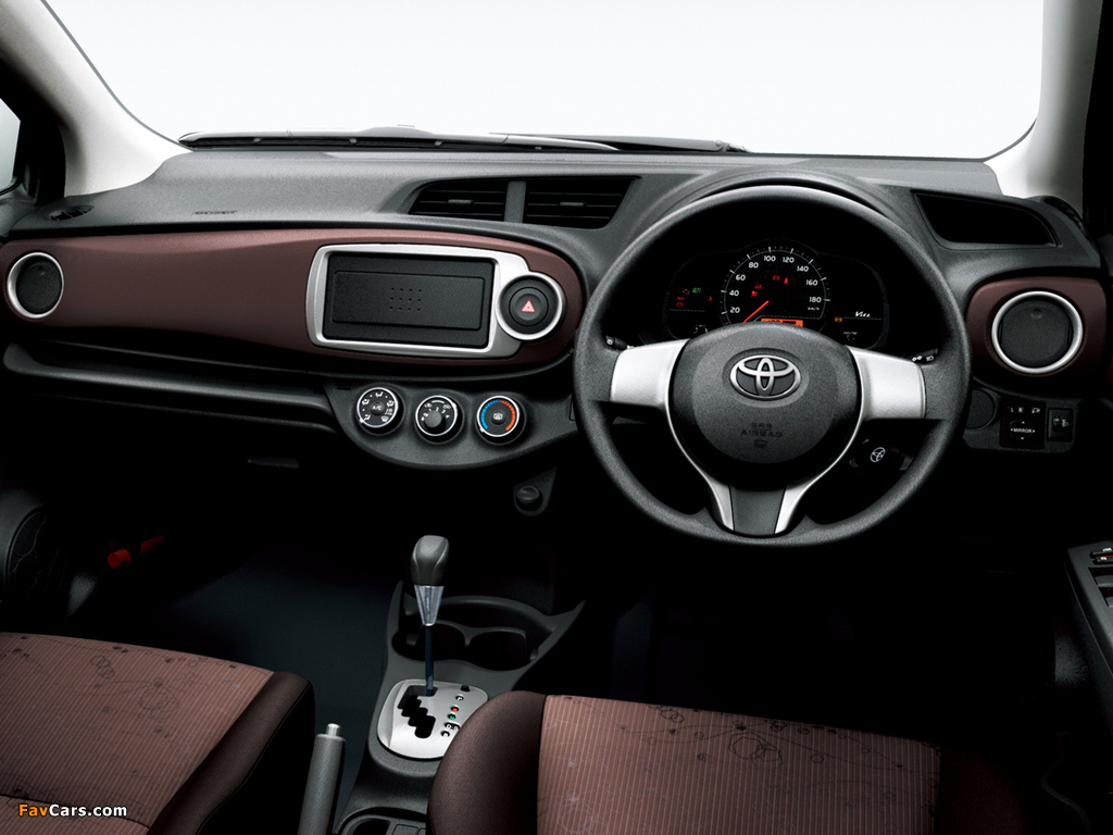 Photos of Toyota Vitz 2010 (1024 x 768)