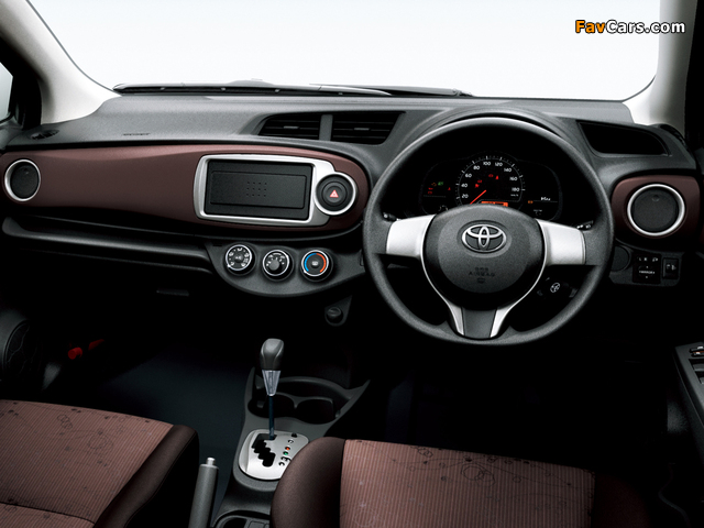 Photos of Toyota Vitz 2010 (640 x 480)