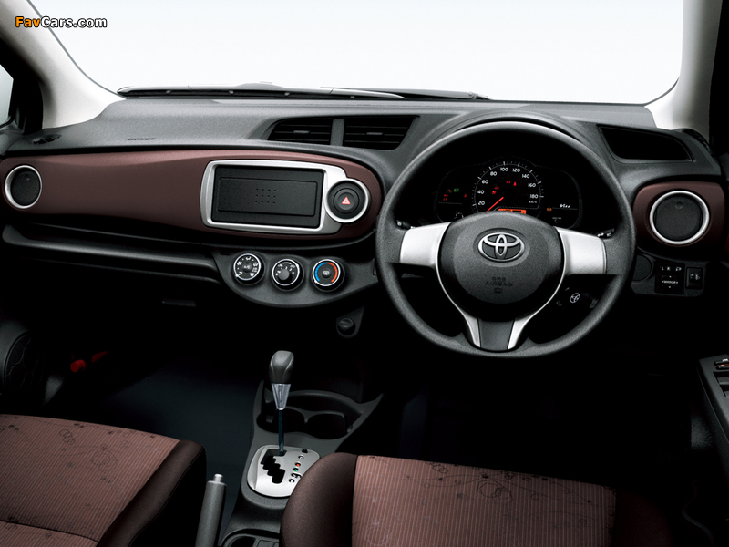 Photos of Toyota Vitz 2010 (800 x 600)