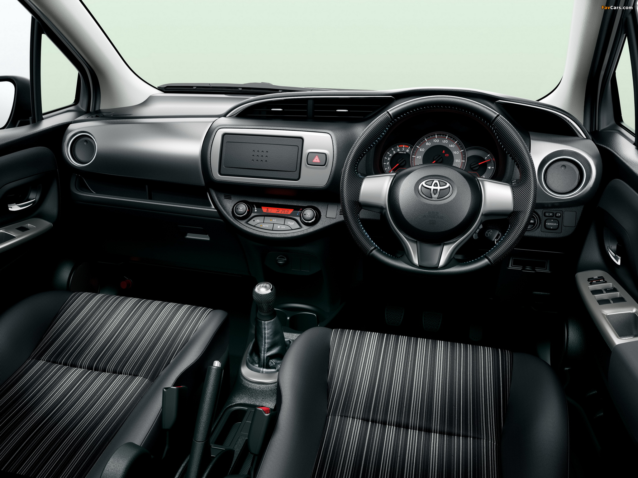 Photos of Toyota Vitz RS 2014 (2048 x 1536)