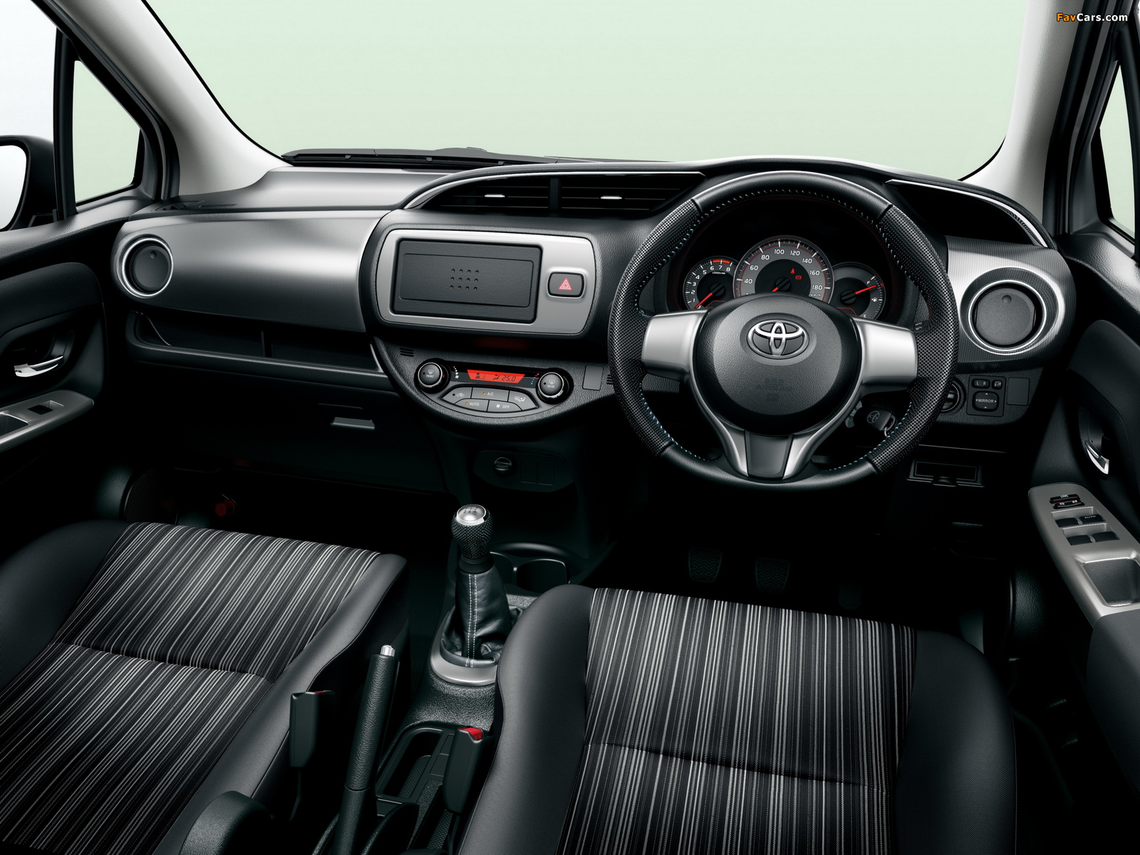 Photos of Toyota Vitz RS 2014 (1600 x 1200)
