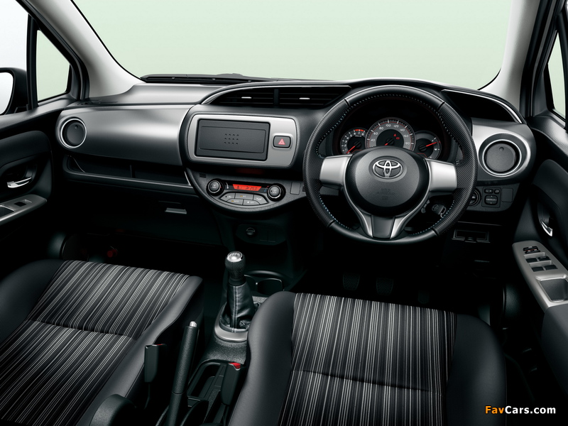 Photos of Toyota Vitz RS 2014 (800 x 600)