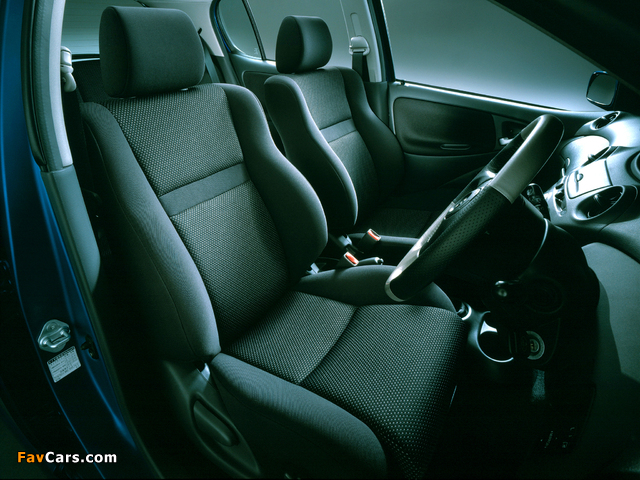 Pictures of Toyota Vitz RS 5-door 2000–02 (640 x 480)