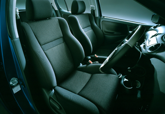 Pictures of Toyota Vitz RS 5-door 2000–02